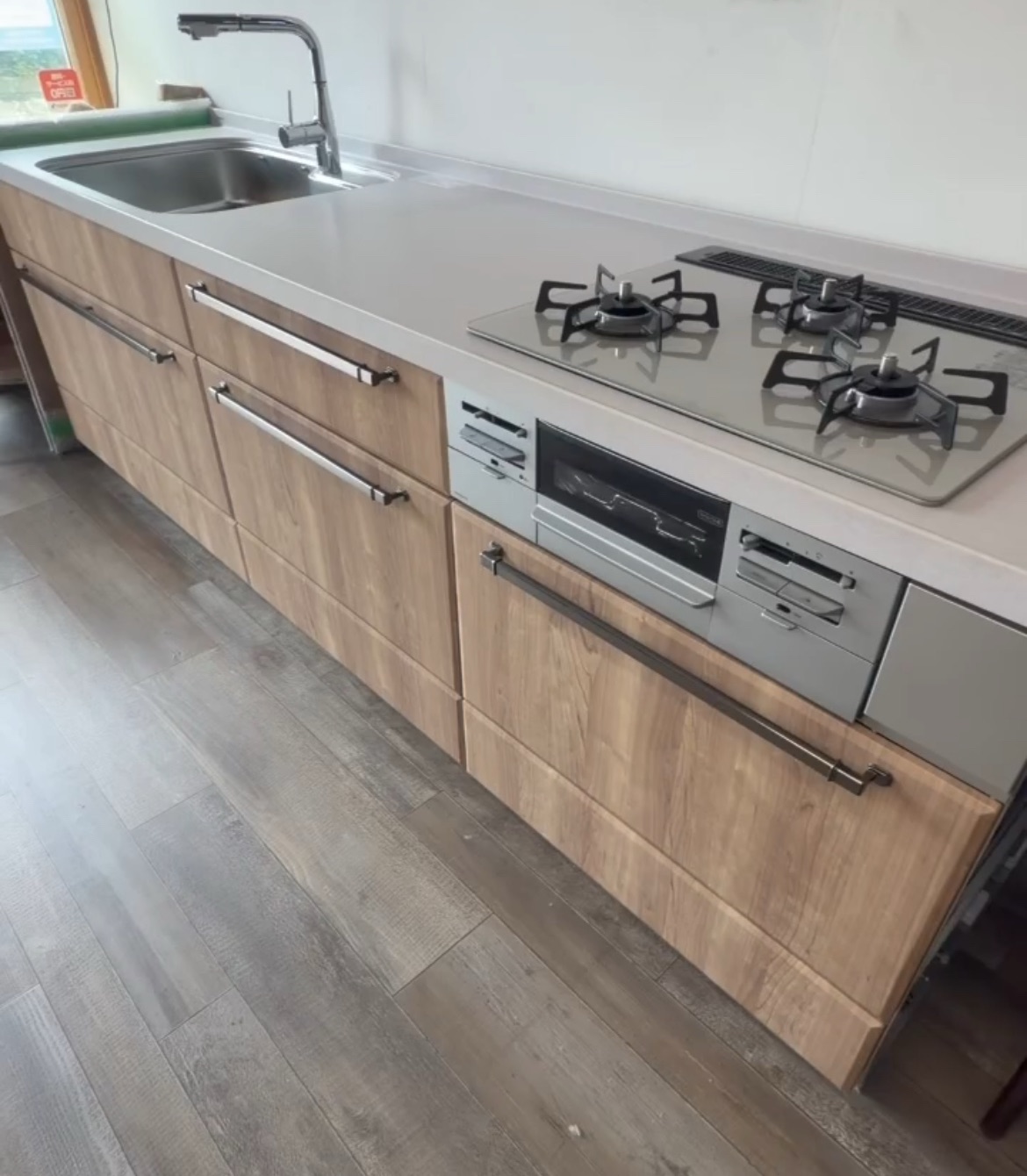 水が流れるたびに、シンクが自分でお掃除！